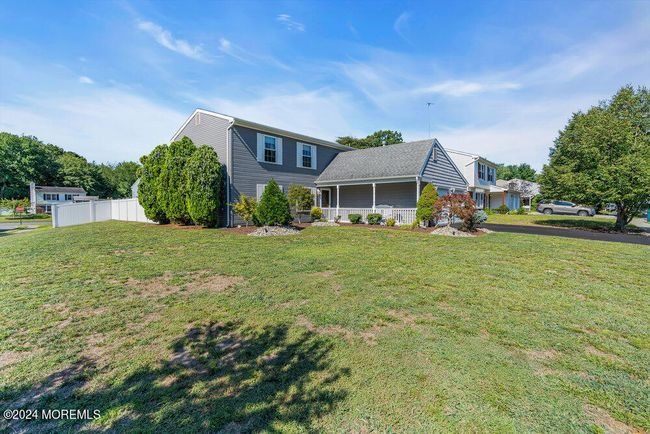 39 Honeysuckle Way, House other with 4 bedrooms, 3 bathrooms and null parking in Howell NJ | Image 53