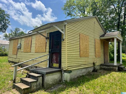1525 Meadow Ln, Midfield, AL, 35228-1618 | Card Image