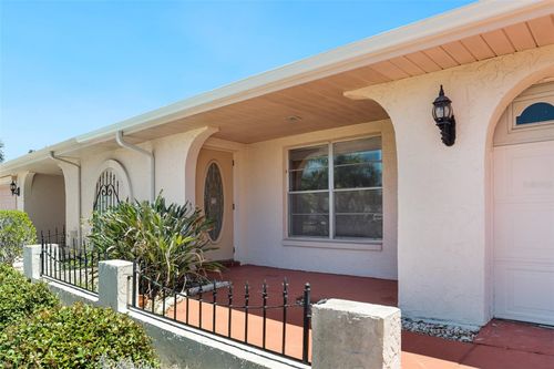 1027 Bluewater Dr, SUN CITY CENTER, FL, 33573-6250 | Card Image
