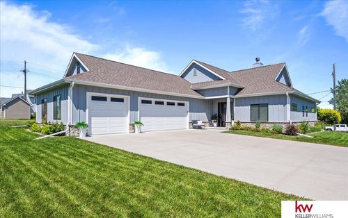 9811 Rock Creek Rd, Plattsmouth, NE, 68048-4278 | Card Image