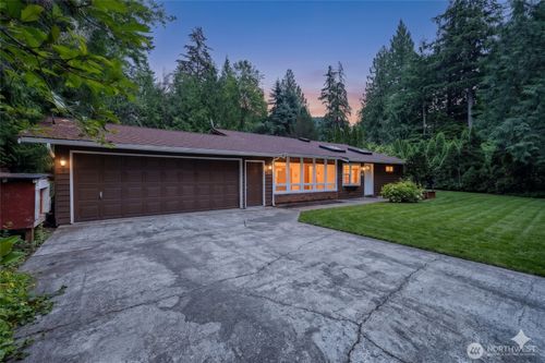 592 Sprague Valley Dr, Maple Falls, WA, 98266-7830 | Card Image