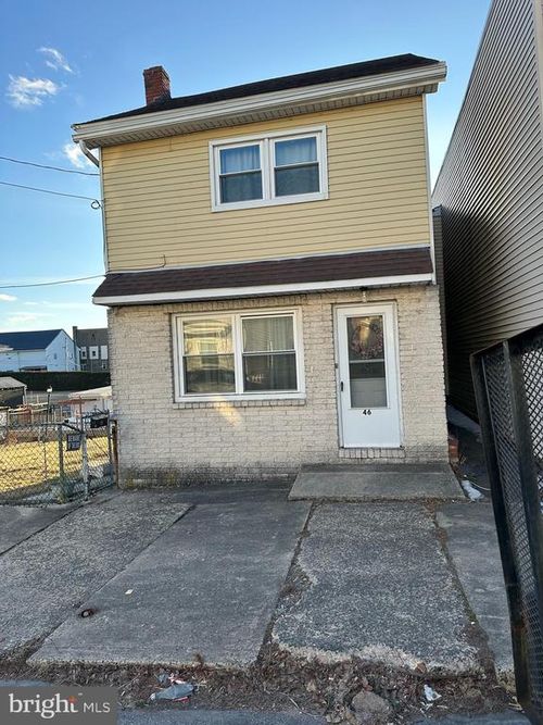 46 N Railroad Ave, FRACKVILLE, PA, 17931-1413 | Card Image