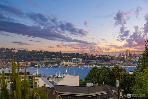 3659 Whitman Ave N, Seattle, WA, 98103-8719 | Card Image