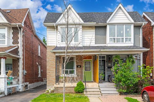 20 Royal St, York, ON, M6N3Z4 | Card Image