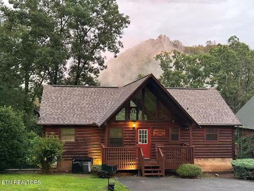 1507 Boo Boos Way, Sevierville, TN, 37862-7107 | Card Image
