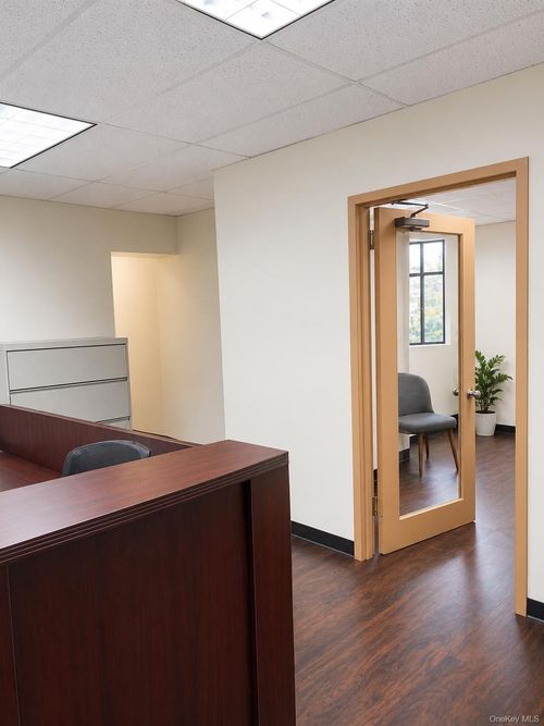 205206-249-02 Jericho Tpke, Floral Park, NY, 11001-4023 | Card Image