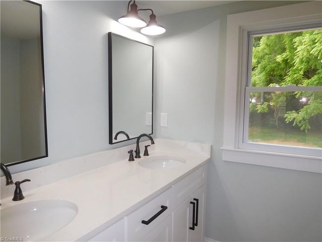2ND FLOOR PRIMARY SUITE BATHROOM. | Image 24