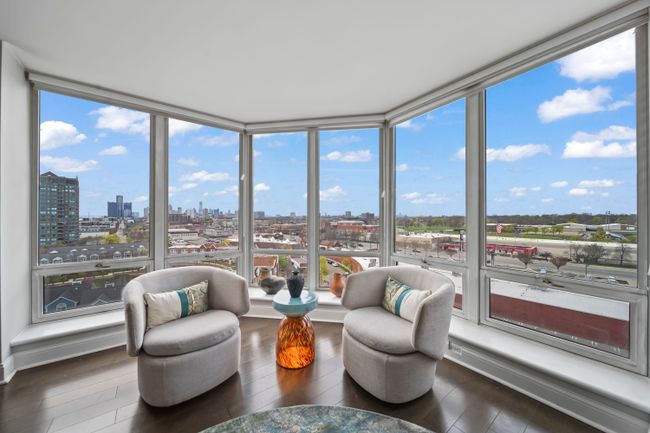 Huge Windows with Incredible Views of Downtown | Image 8