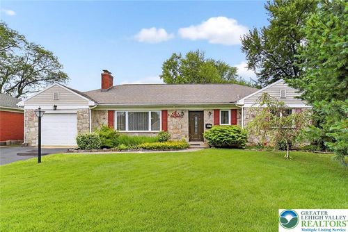 3011 W Pennsylvania St, Allentown, PA, 18104-2821 | Card Image