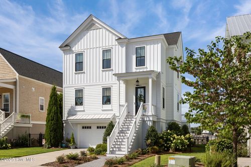 301 Moss Way, Washington, NC, 27889-5291 | Card Image