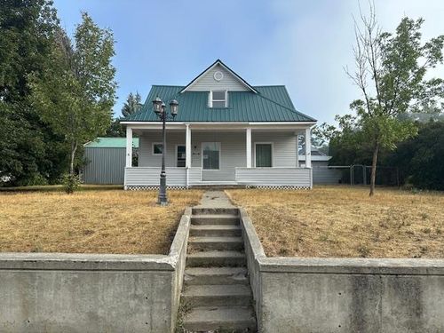 818 W 3rd St, Newport, WA, 99156-9071 | Card Image