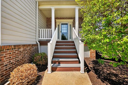 530 Gramercy Ln, DOWNINGTOWN, PA, 19335-4840 | Card Image