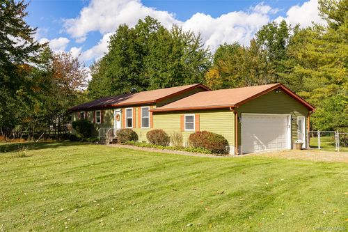 15 Elizabeth Dr, Tivoli, NY, 12583-5404 | Card Image