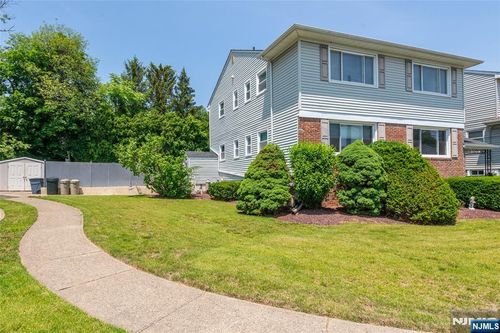 7 Craig Ct, Elmwood Park, NJ, 07407-1110 | Card Image