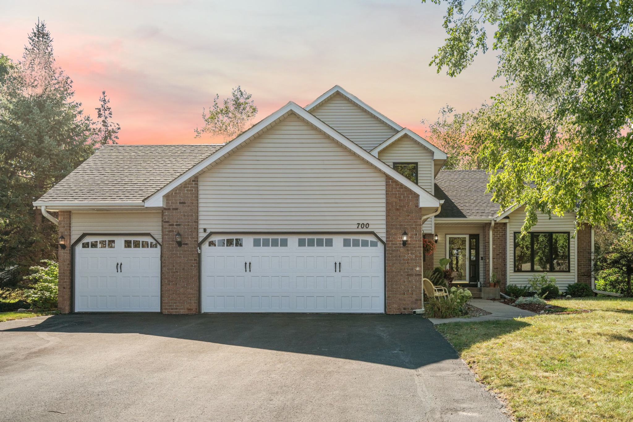 Spring Hill Dr, Saint Paul, MN 55125