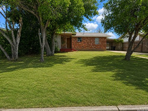 1206 S 2nd St, Floresville, TX, 78114-1942 | Card Image