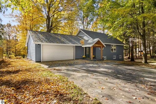 18411 Timberline Dr, Thompsonville, MI, 49683-9588 | Card Image