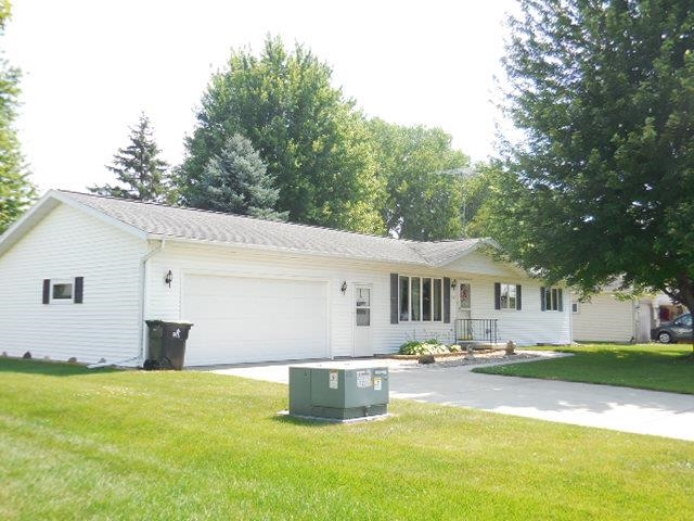 Forest St, Fox Lake, WI 53933