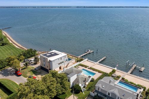 3 Seatuck Ln, Remsenburg, NY, 11960-2043 | Card Image