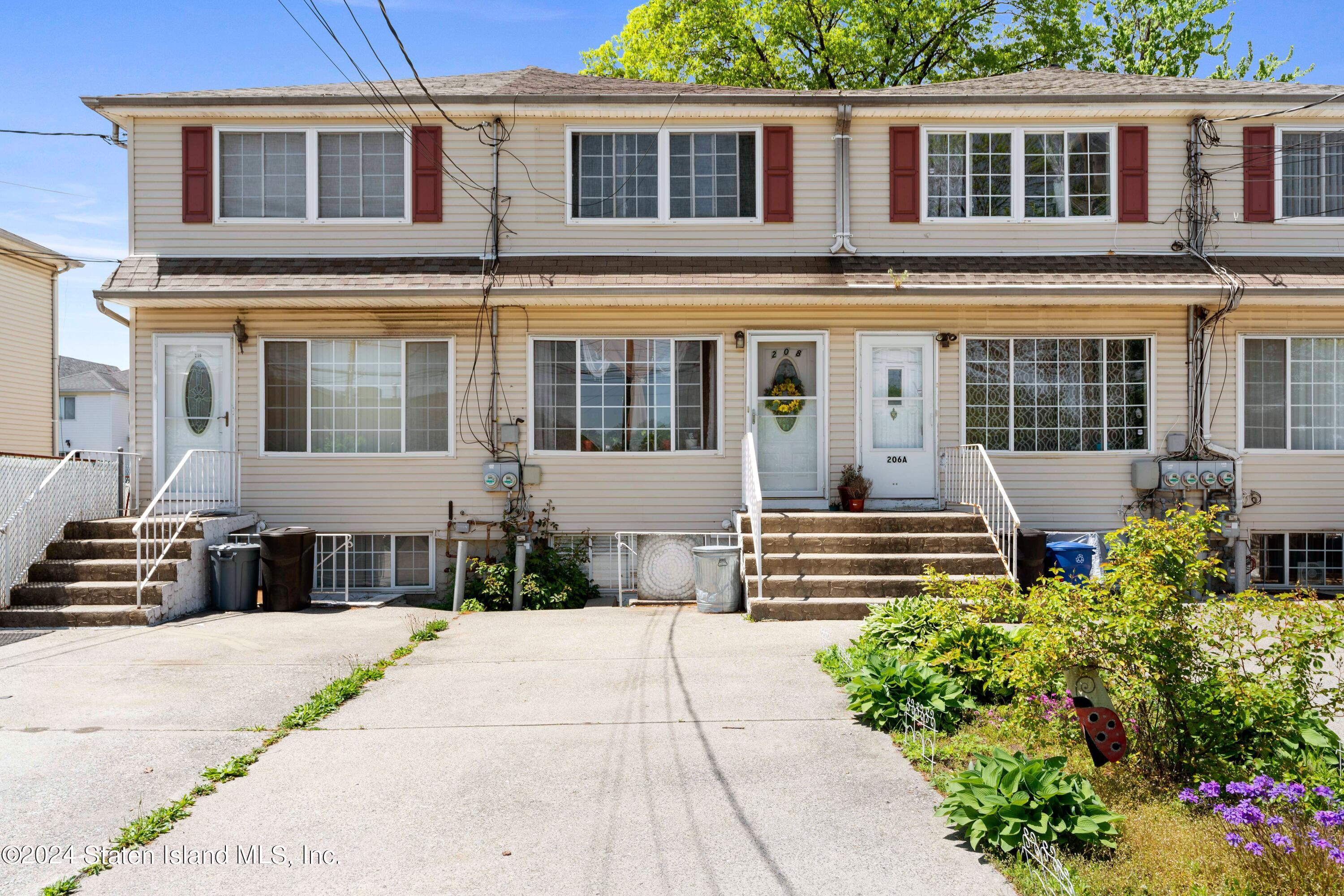 Lake Ave, Staten Island, NY 10303