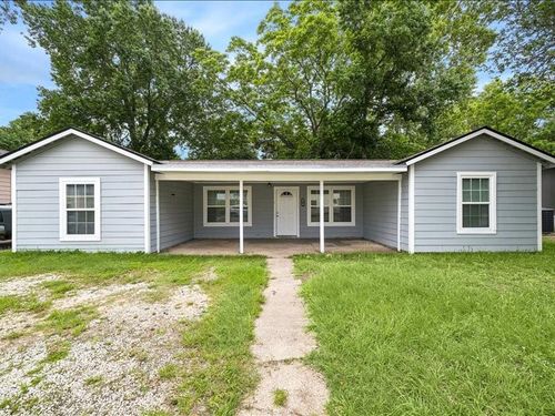820 Texas St, Liberty, TX, 77575-3826 | Card Image