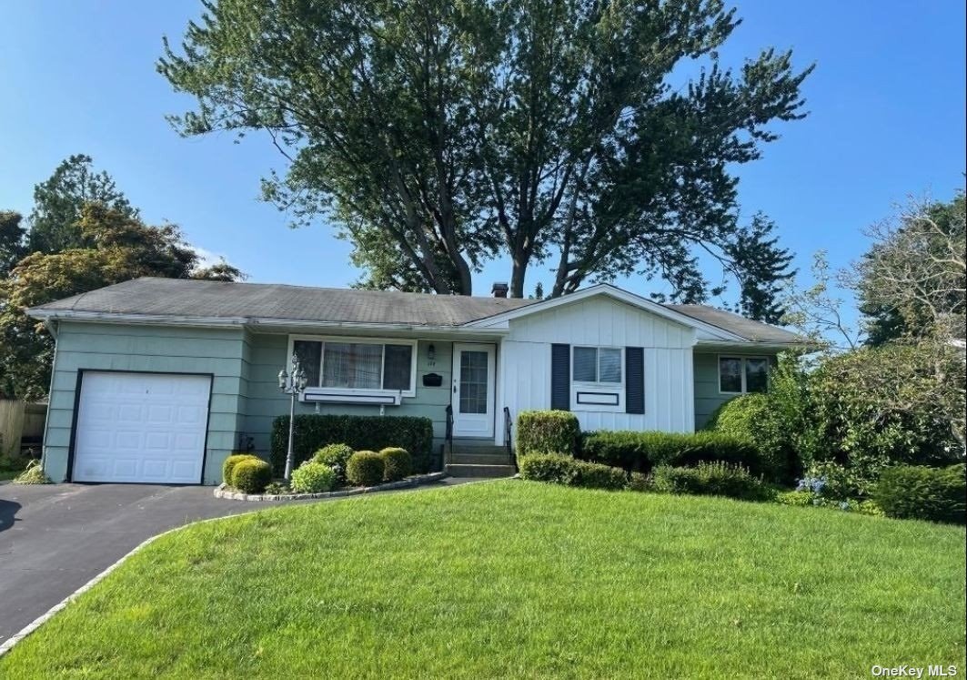 Hancock St, Brentwood, NY 11717