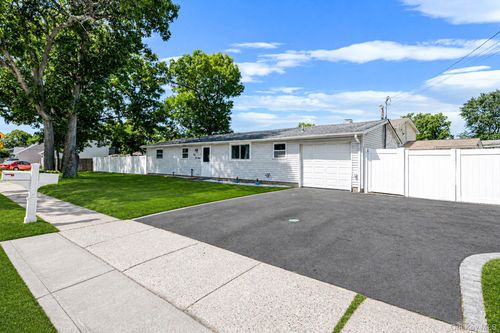 100 Patchogue Holbrook Rd, Ronkonkoma, NY, 11779-5719 | Card Image