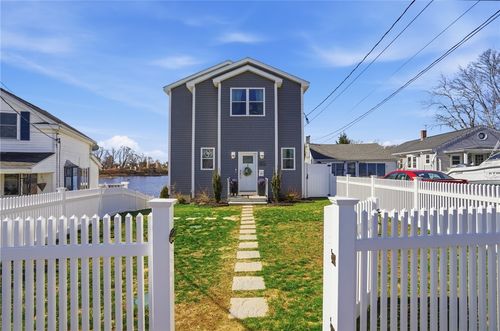 86 Ocean View Ave, Swansea, MA, 02777-1900 | Card Image