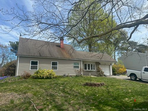 33 Balsam Dr, Medford, NY, 11763-4303 | Card Image