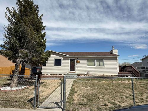 421 Miller St, Rawlins, WY, 82301-6408 | Card Image