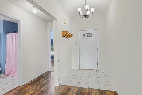 704 Tioga Circle, Norman, OK, 73071 | Card Image