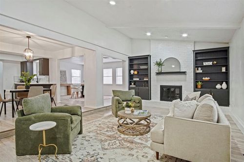 744 Mabel C Fry Blvd, Yukon, OK, 73099-2810 | Card Image