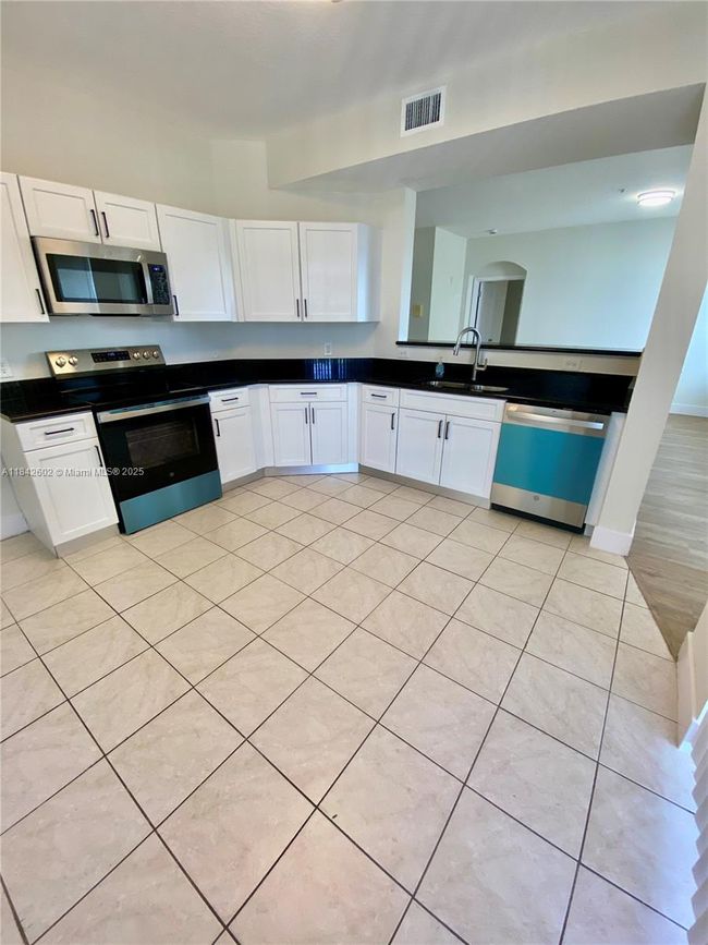 APT-305 - 11032 Legacy Dr, Condo with 2 bedrooms, 2 bathrooms and null parking in Palm Beach Gardens FL | Image 51