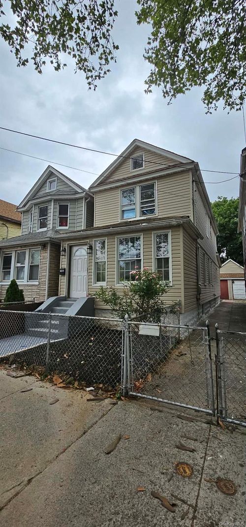 11735 133rd St, South Ozone Park, NY, 11420-2908 | Card Image