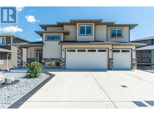 2220 Doubletree Cres, Kamloops, BC, V2B0G8 | Card Image
