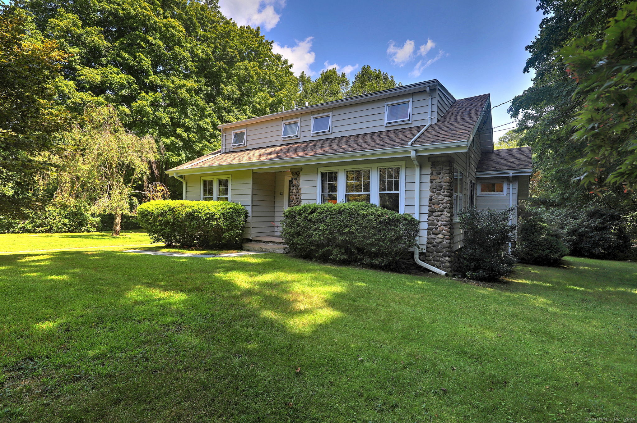 Newton Rd, Woodbridge, CT 06525