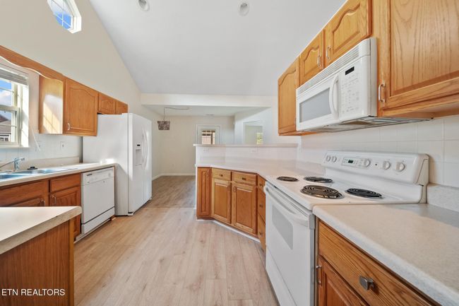 7117 Allison Way, Condo with 2 bedrooms, 2 bathrooms and 2 parking in Knoxville TN | Image 8