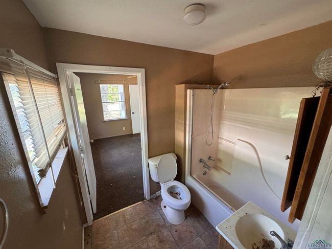 582 E Main St, House other with 2 bedrooms, 1 bathrooms and null parking in Van TX | Image 8