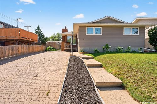 5 Wellington Dr, Moose Jaw, SK, S6K1A2 | Card Image