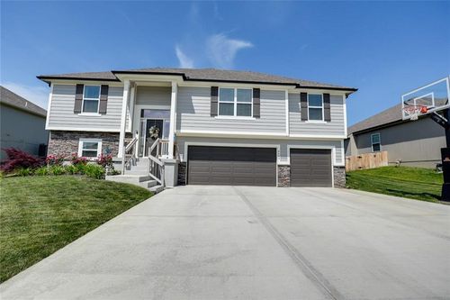 4609 Sw 2nd St, Blue Springs, MO, 64014-4580 | Card Image
