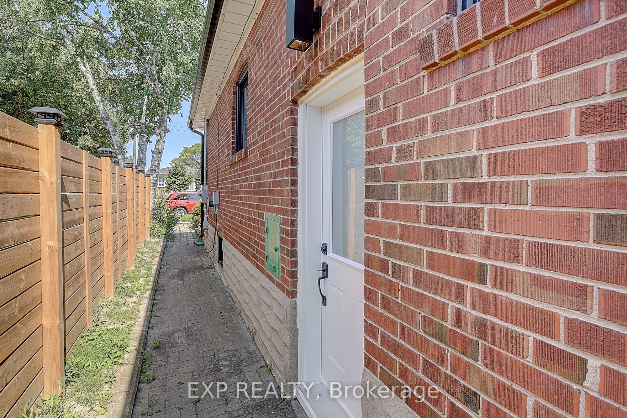 Residential Lease in Toronto E04 2