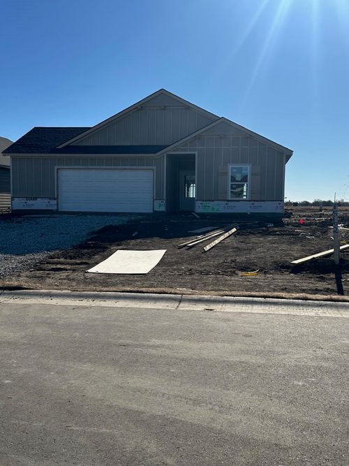 1562 N Emerald Valley Dr, Mulvane, KS, 67110-8625 | Card Image