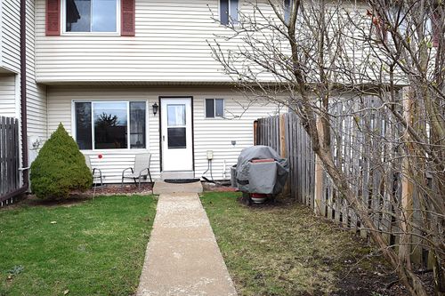W165N11547 Abbey Ct, Germantown, WI, 53022-3316 | Card Image