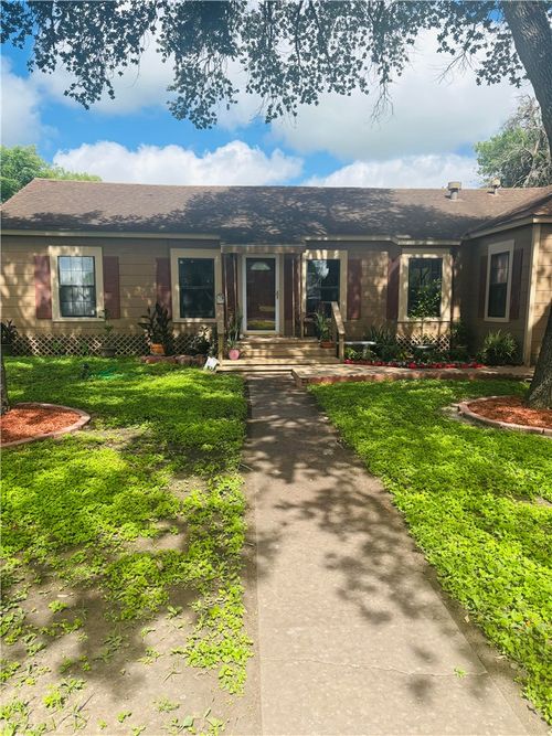845 N Reynolds, Alice, TX, 78332 | Card Image