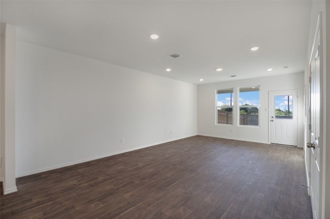 632 Arnold Loop, Townhouse with 3 bedrooms, 2 bathrooms and 2 parking in Uhland TX | Image 5