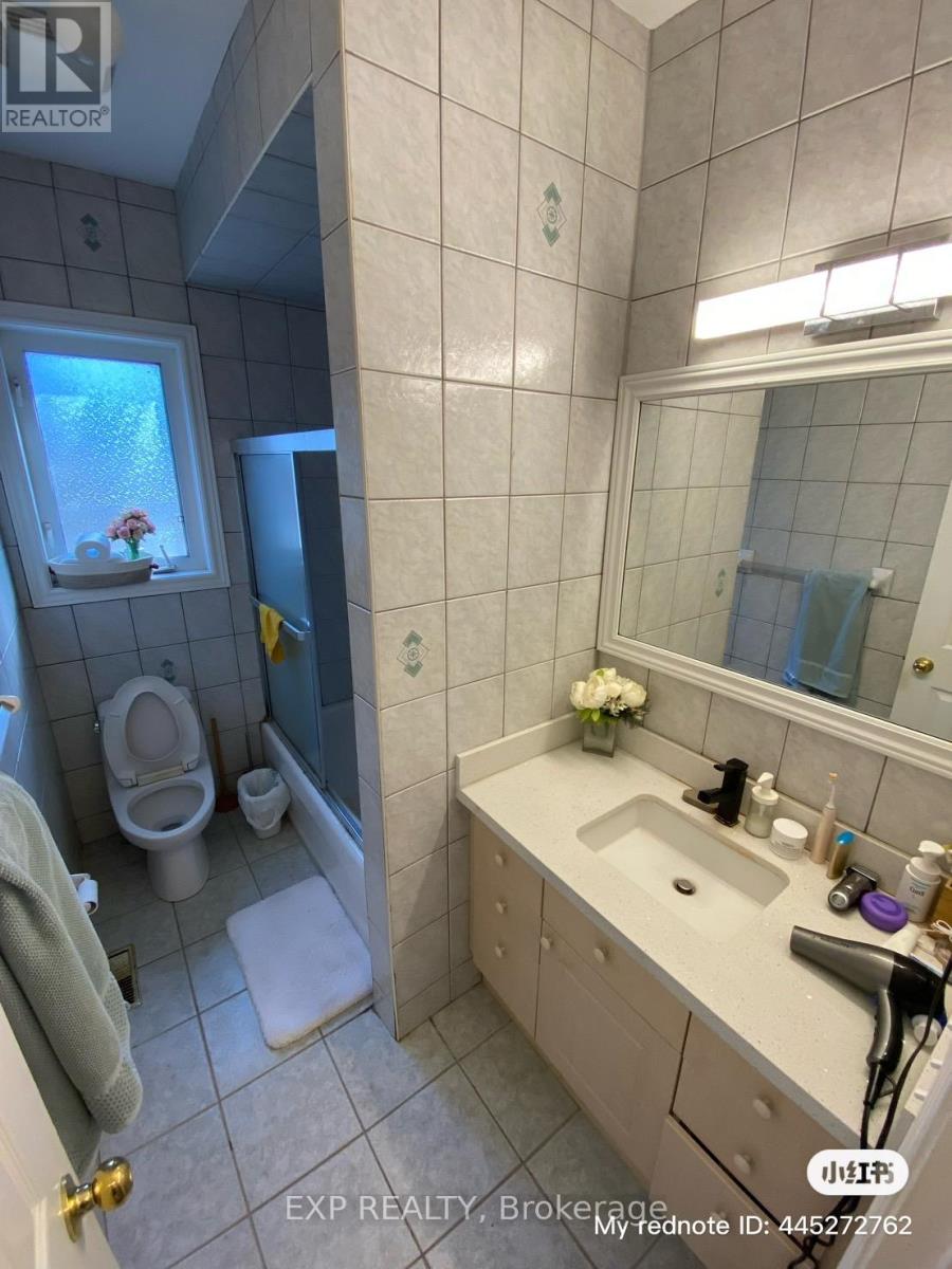 Residential Lease in Toronto (Newtonbrook East)
