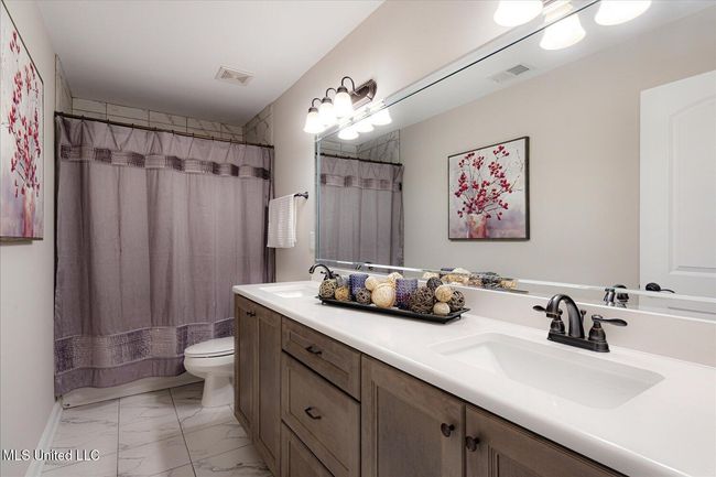 Bathroom - Upstairs | Image 37