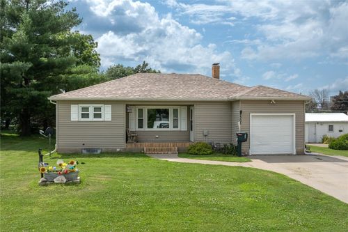 1305 E Ave, Vinton, IA, 52349-1535 | Card Image