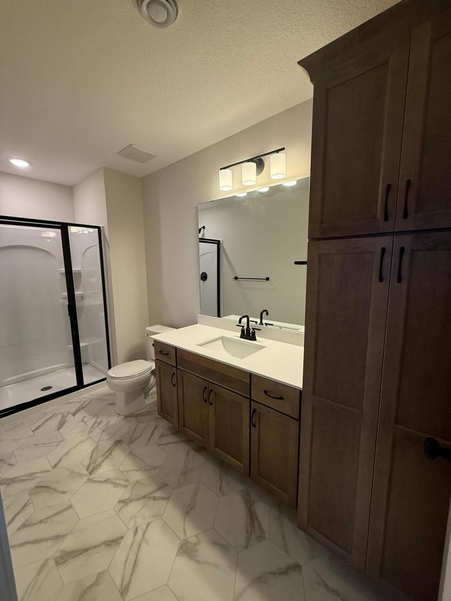 Lower Level Bath 12.jpg | Image 28