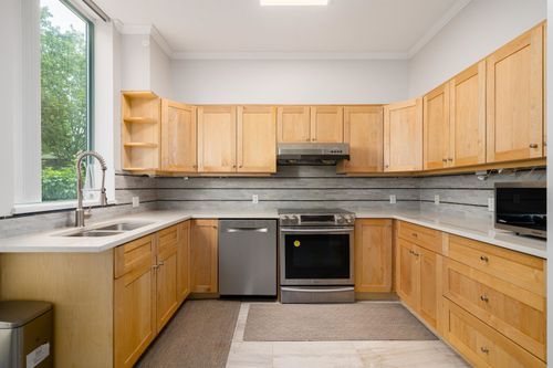 10-6611 Southoaks Cres, Burnaby, BC, V5E4L5 | Card Image